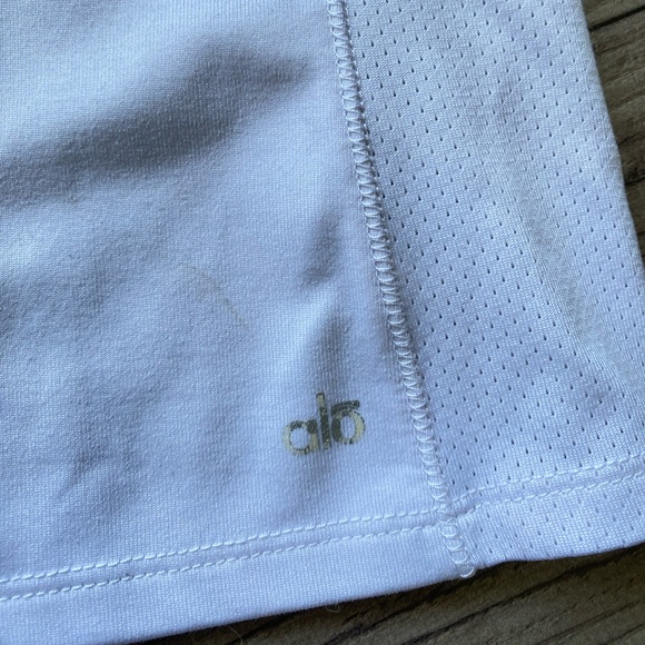 Alo Yoga white mesh ventilated work out t-shirt - Picture 4 of 6
